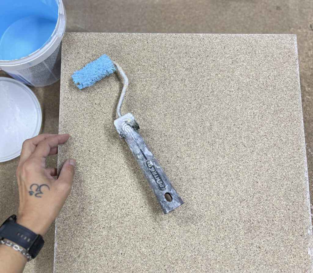 pintando con rodillo AsunAdá