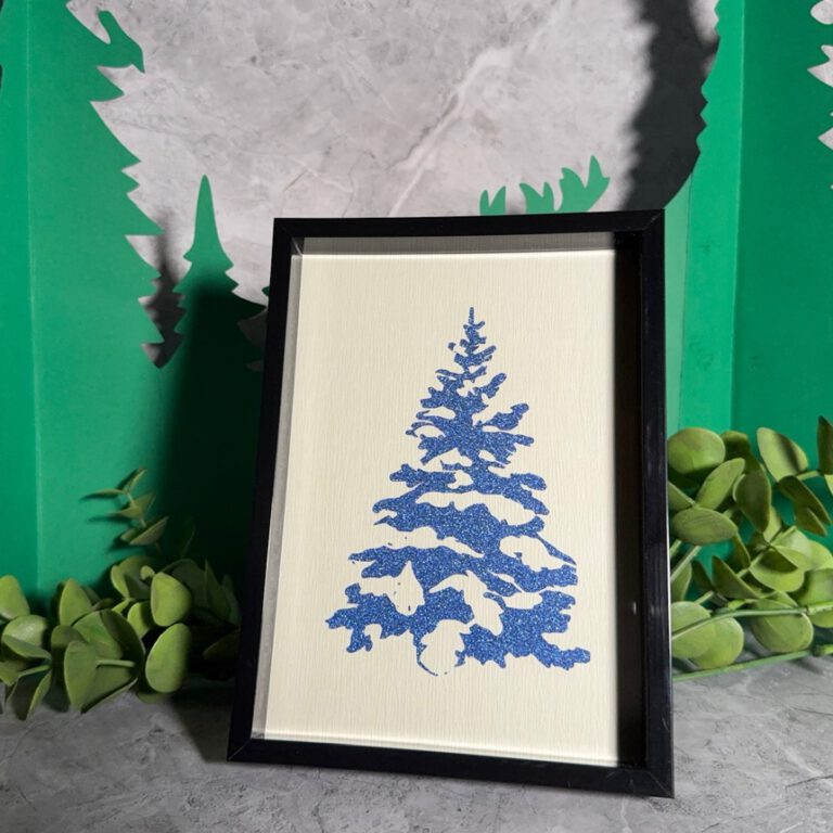 marco-de-diseño-con-árbol-azul