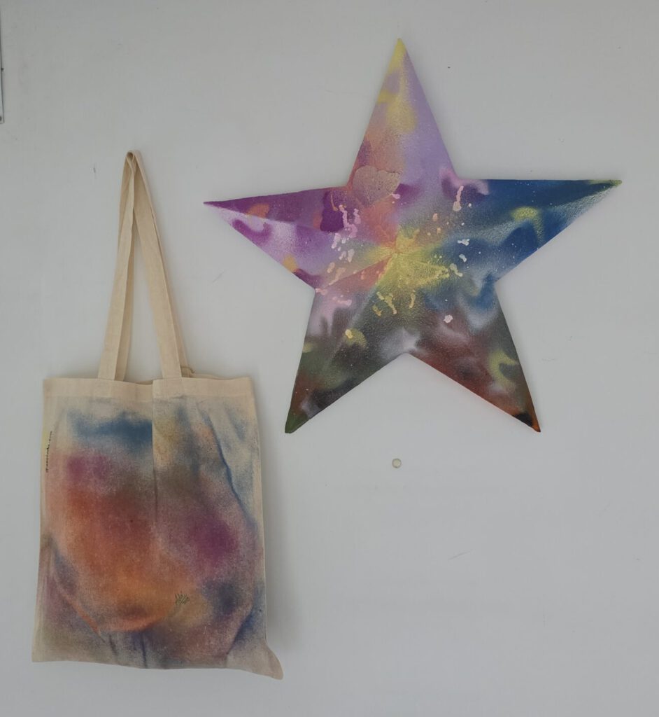 Bolsa y Estrella "guía la Paz" ambas creadas por MaraMalg para Arte solidario con Palestina