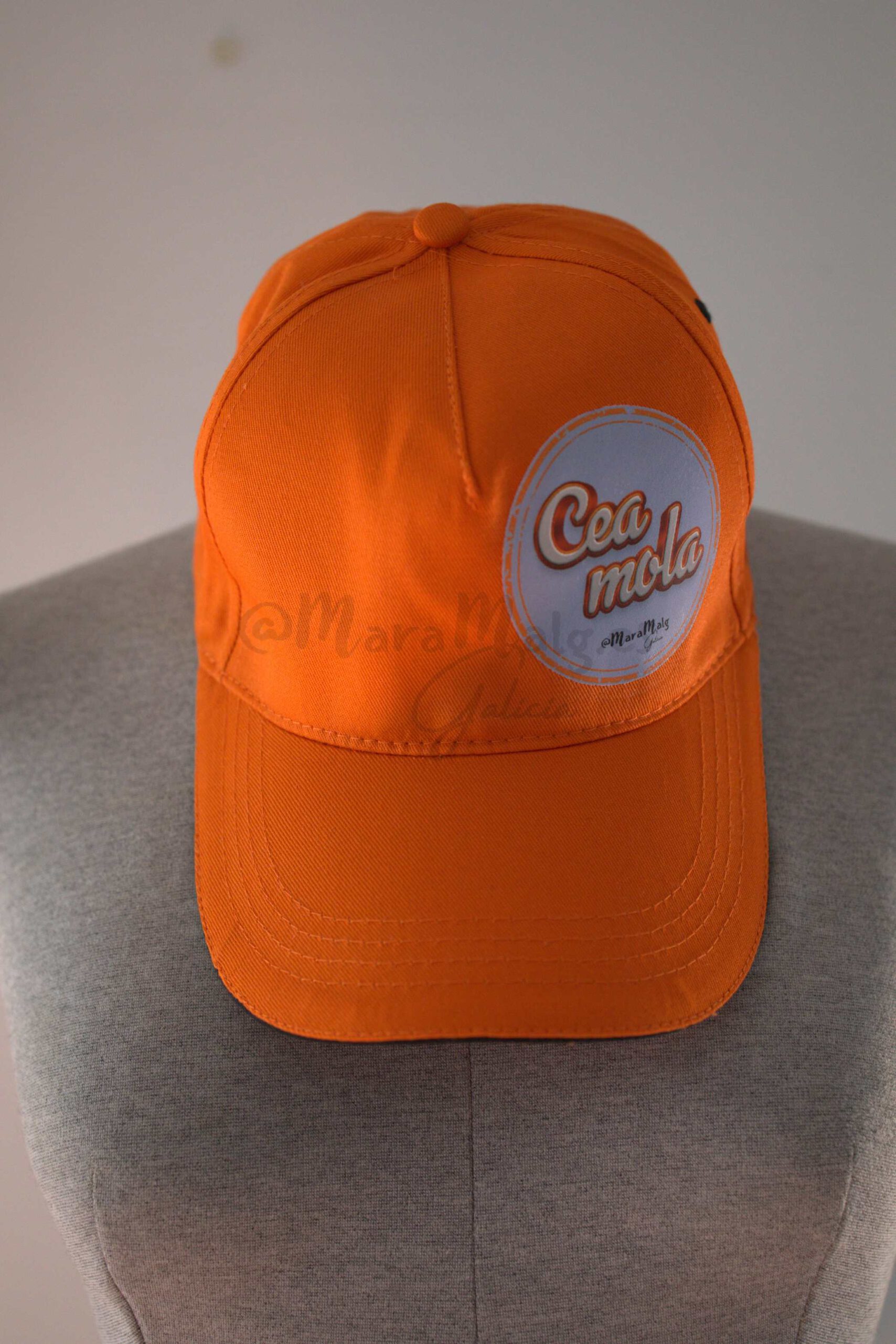 Gorra adulto Play naranja con parche de Cea Mola