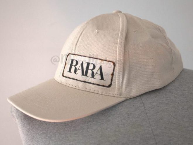 Gorra adulto Trnt beis arena con parche de RARA