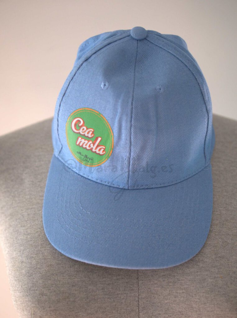 Gorra-Kid-Trnt-azul cielo con parche de Cea Mola