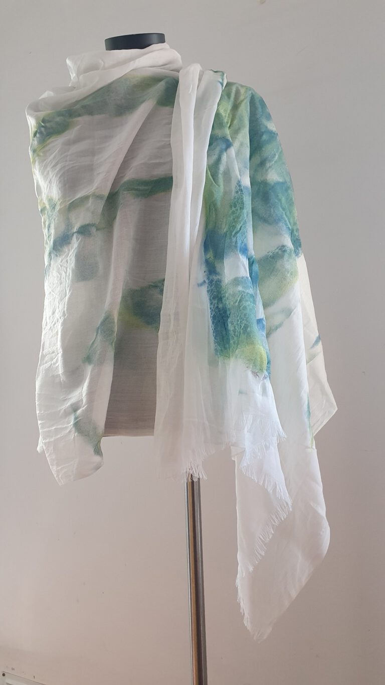 fular pañuelo blanco pintado por AsunAdá