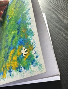detalle "flores en el campo" pintada por Asun Adá