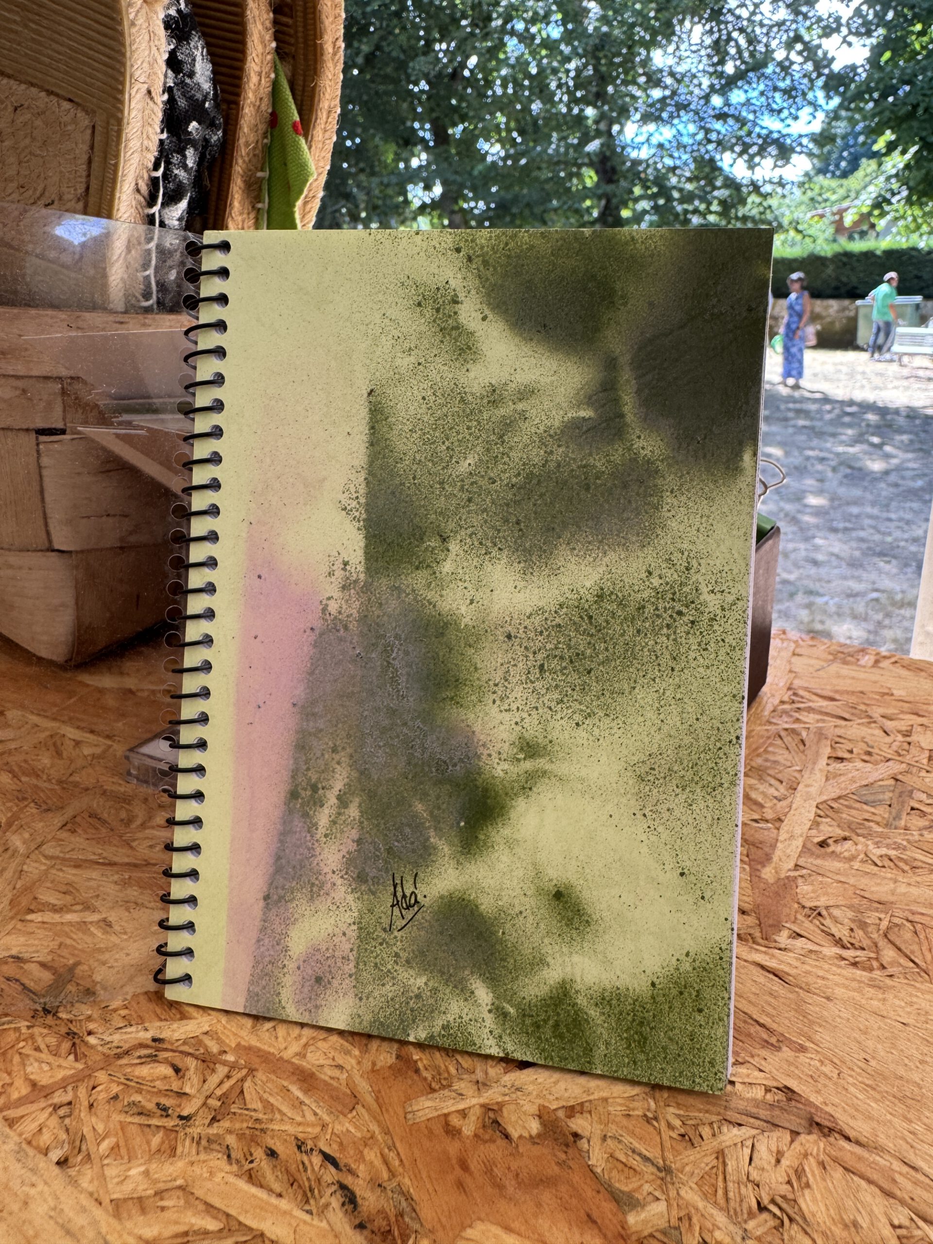Libreta "dulce verdes" pintada por Asun Adá