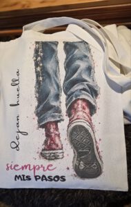 Tote grande blanca Mis pasos siempre dejan huella-MaraMalg