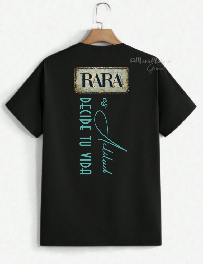 Camiseta diseños RARA es Actitud Decide tu vida en azul grande por MaraMalg