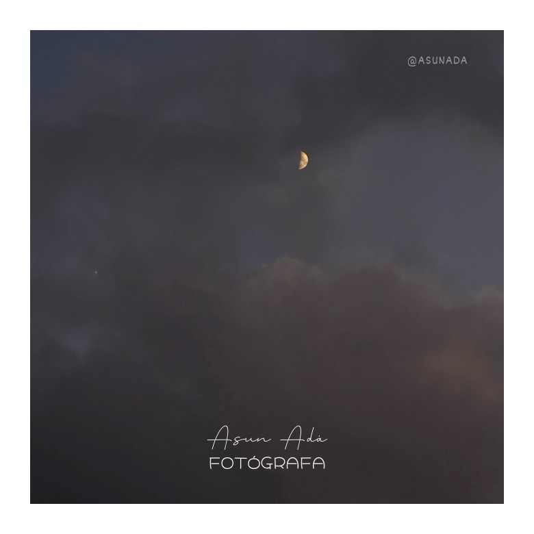 Cielo anocheciendo con nubes y luna creciente. “Un día lleno de vida” canalización por AsunAdá